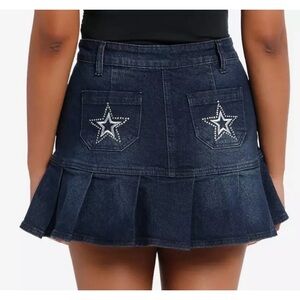 Social Collision Star Bling Dark Denim Pleated
Mini Skirt, Sz Medium